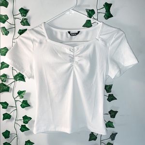 shein cropped short sleeve shirt.